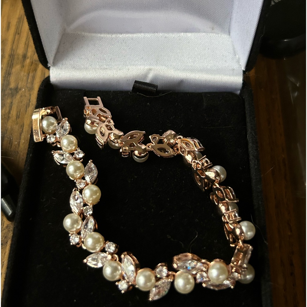 Women’s “Leaf And Pearl” Bracelet